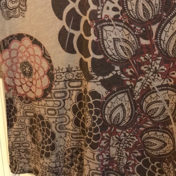 3/4 sleeve Shirt with Hood - Picture 3 of 4